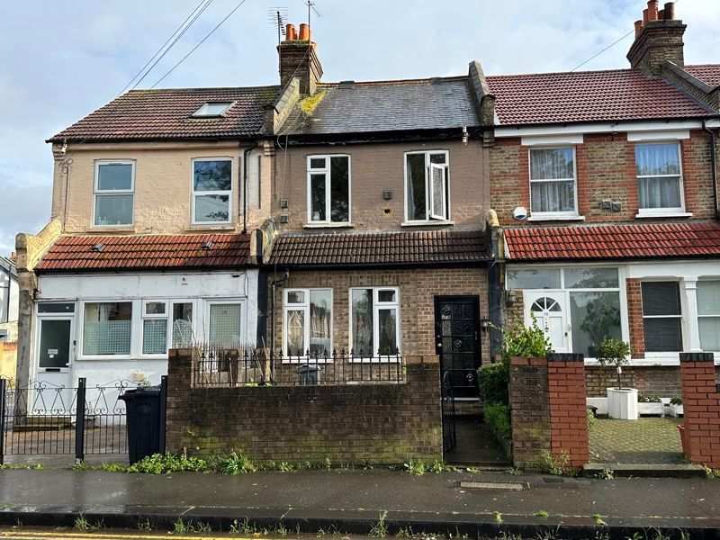 3 bed property for sale in Inwood Road, Hounslow TW3, £495,000 Zoopla