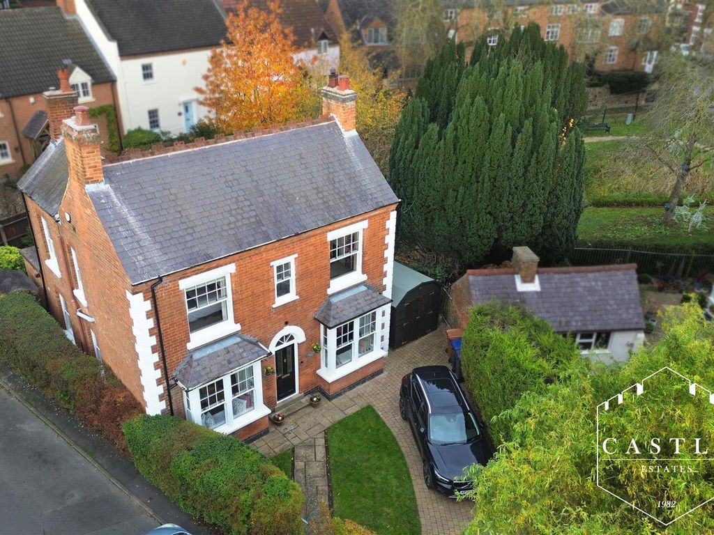 4 bed detached house for sale in Horsepool, Burbage, Hinckley LE10, £