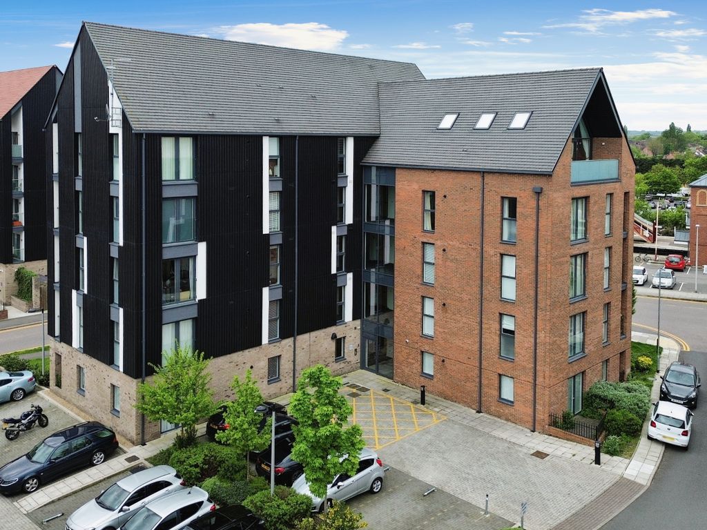 1 bed flat for sale in Stephenson Row, StratfordUponAvon