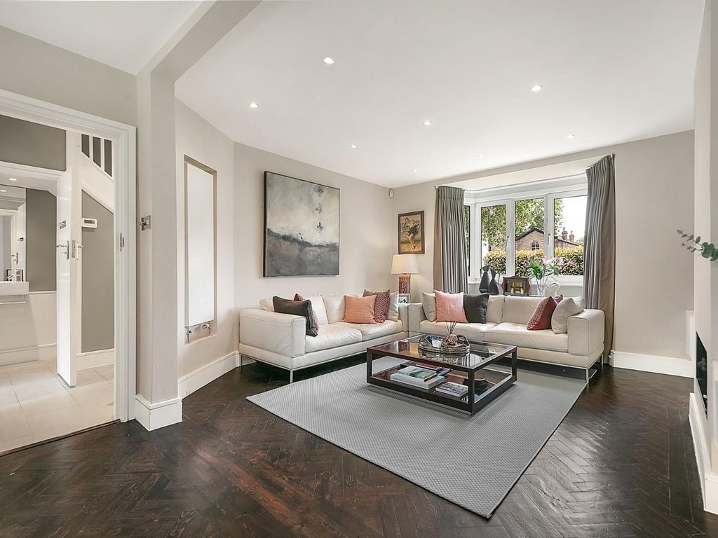 4 bed property for sale in Clapham Court Terrace, Kings Avenue, London