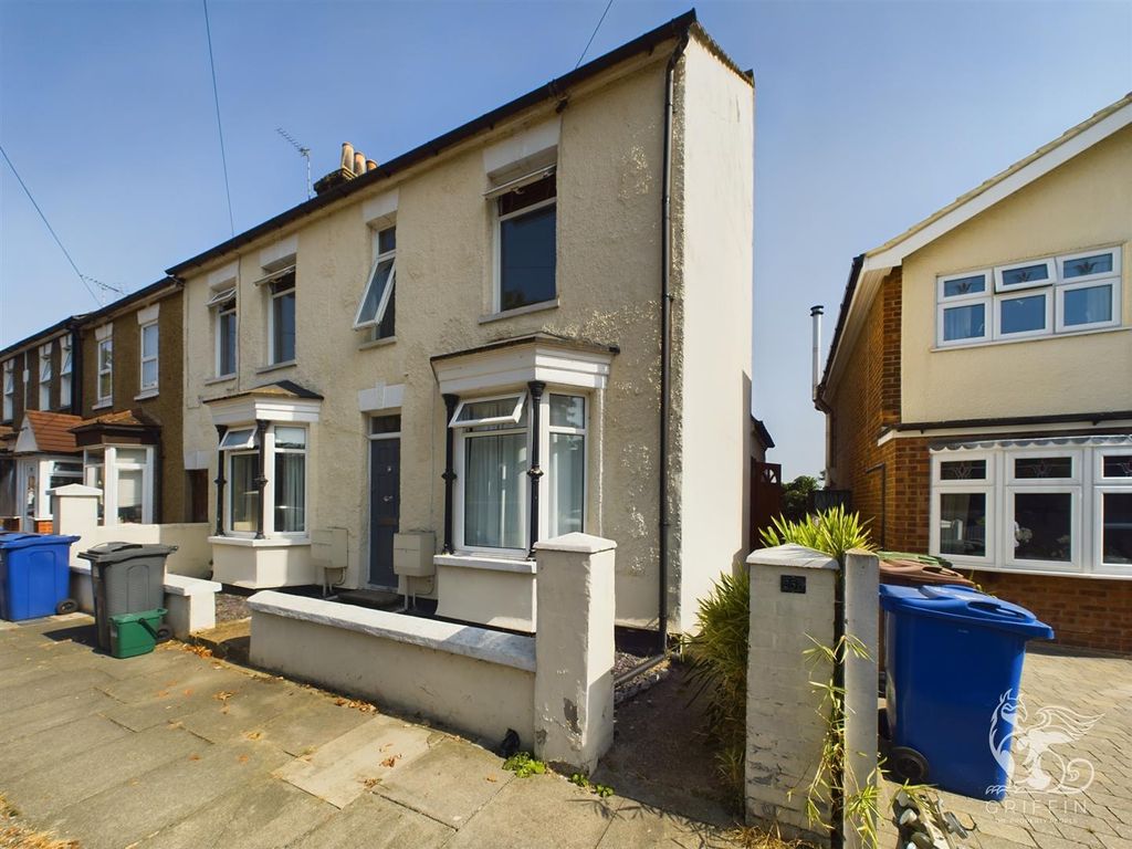 1 bed flat for sale in Malvern Road, Grays RM17, £200,000 Zoopla