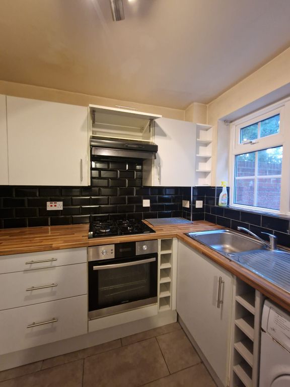 1 bed terraced house to rent in Carrington Square, Harrow HA3, £2,200