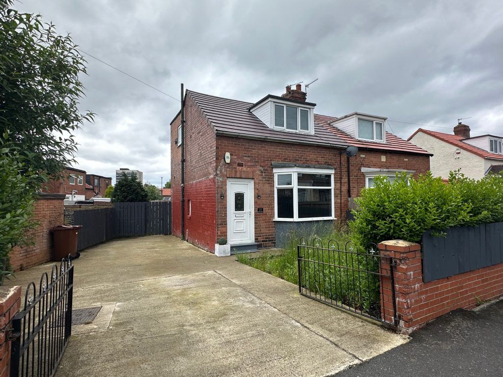 2 bed town house to rent in Longfield Terrace, Walker, Newcastle Upon