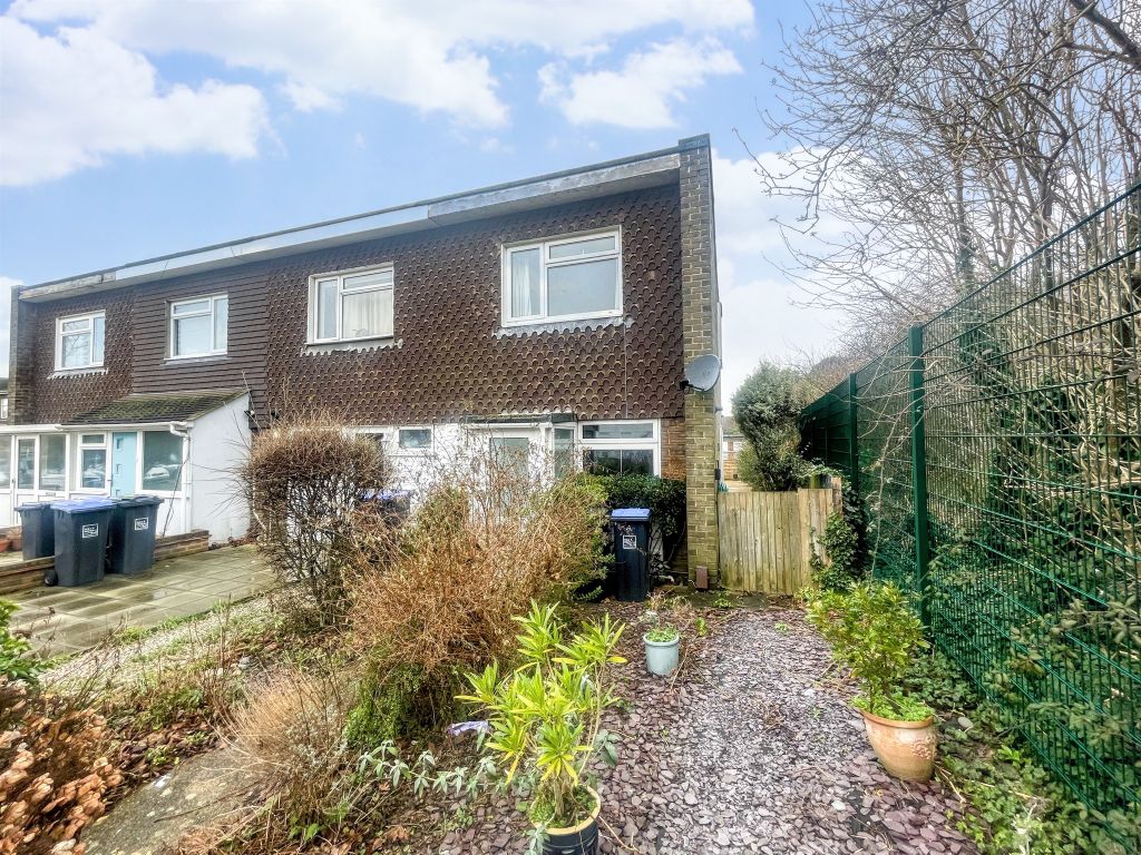 2 bed end terrace house for sale in Larke Close, ShorehamBySea BN43