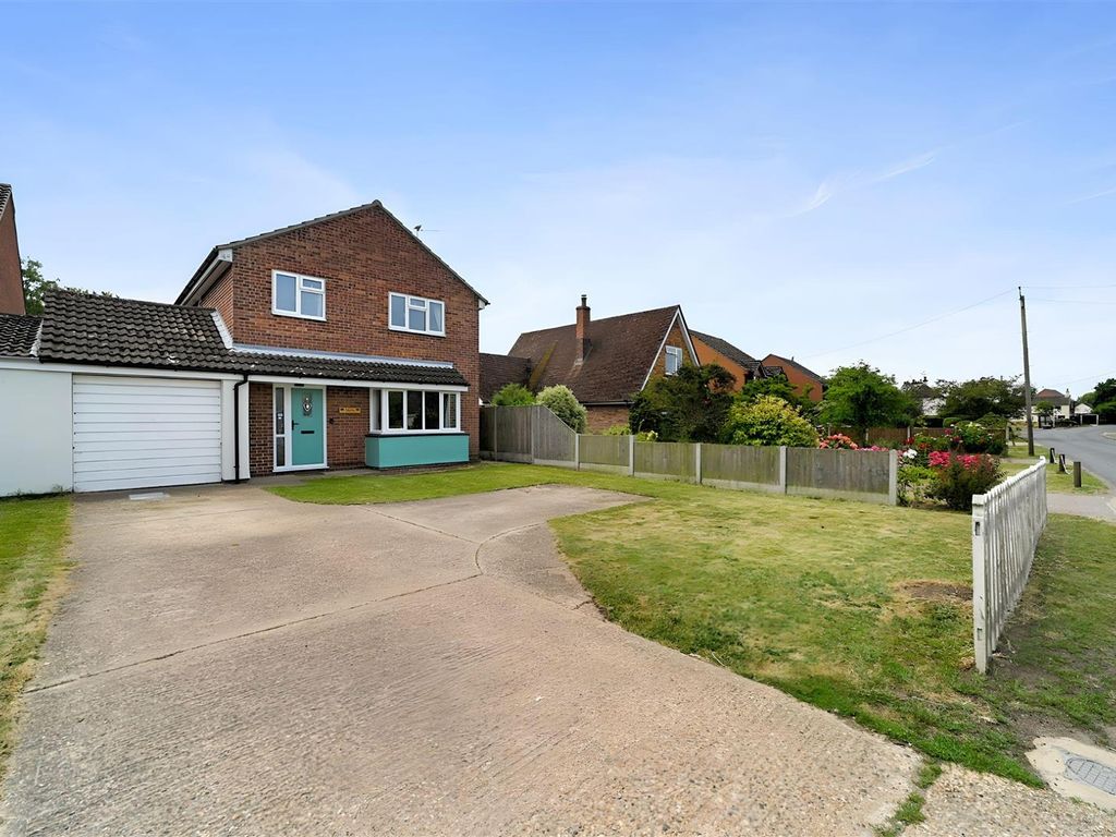 5 bed linkdetached house for sale in Heath Road, Bradfield