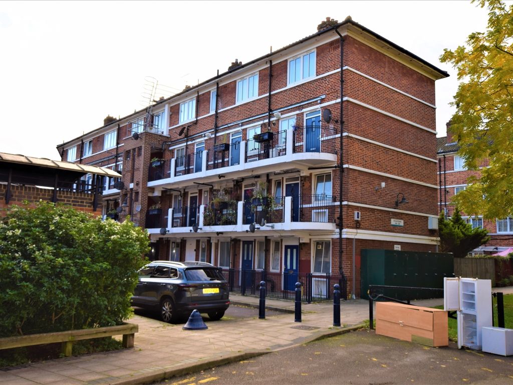 Studio to rent in Arnold Estate, Druid Street, London SE1, £1,500 pcm