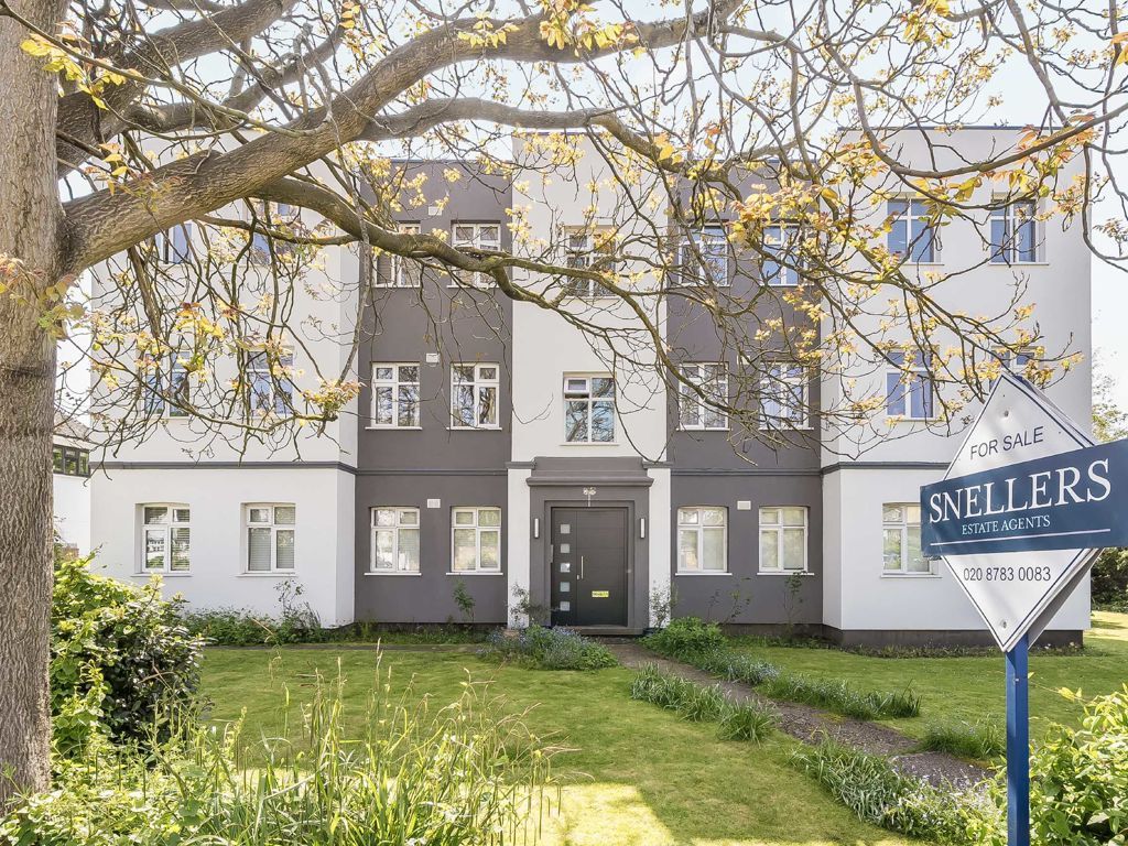 2 bed flat for sale in Park Road, Hampton Hill, Hampton TW12, £375,000