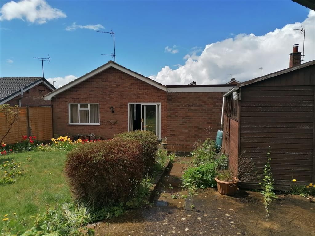 2 bed detached bungalow for sale in Roman Way, Desborough, Kettering