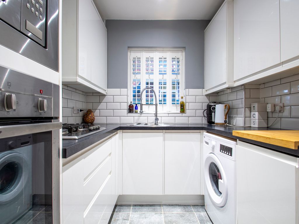 2 bed for sale in Parkview Road, London SE9, £340,000 Zoopla