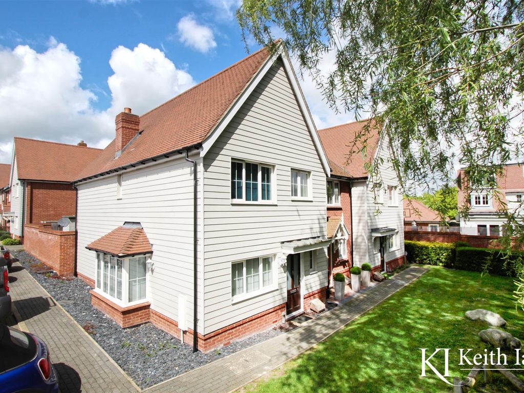 3 bed end terrace house for sale in Huxley Close, Cheshunt, Waltham