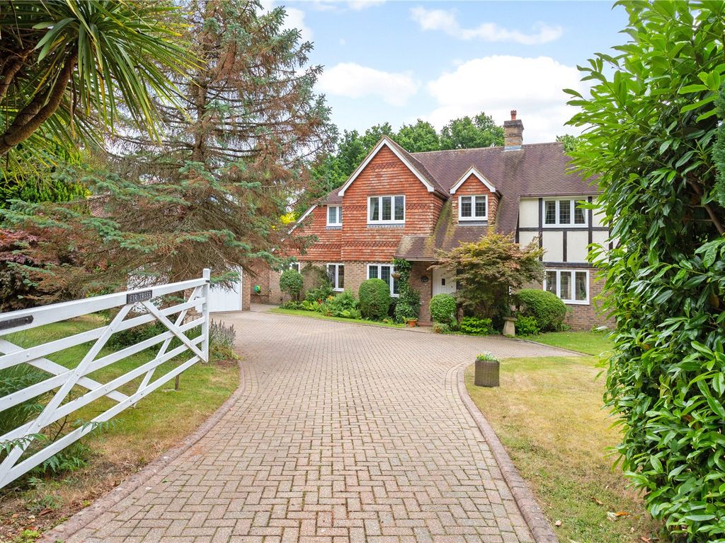 5 bed detached house for sale in Middle Drive, Maresfield Park