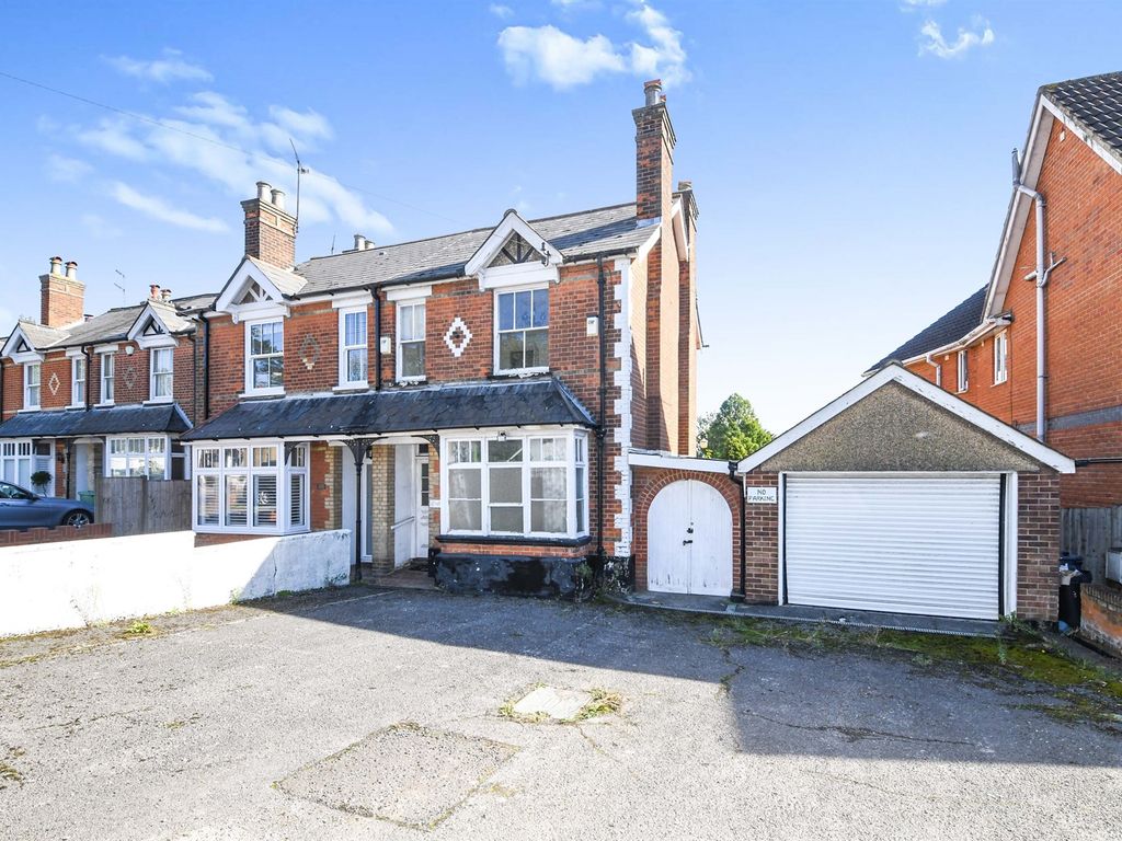 3 bed semidetached house for sale in Chapel Street, Billericay CM12