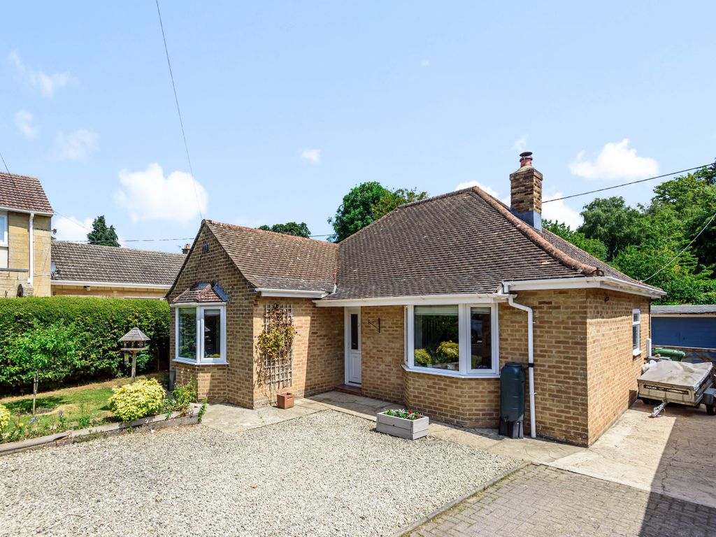 3 bed bungalow for sale in Redlands Close, Highworth SN6 Zoopla