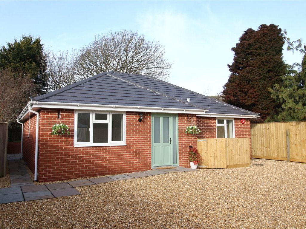 New home, 3 bed bungalow for sale in Albert Road, New Milton, Hampshire BH25, £585,000 Zoopla