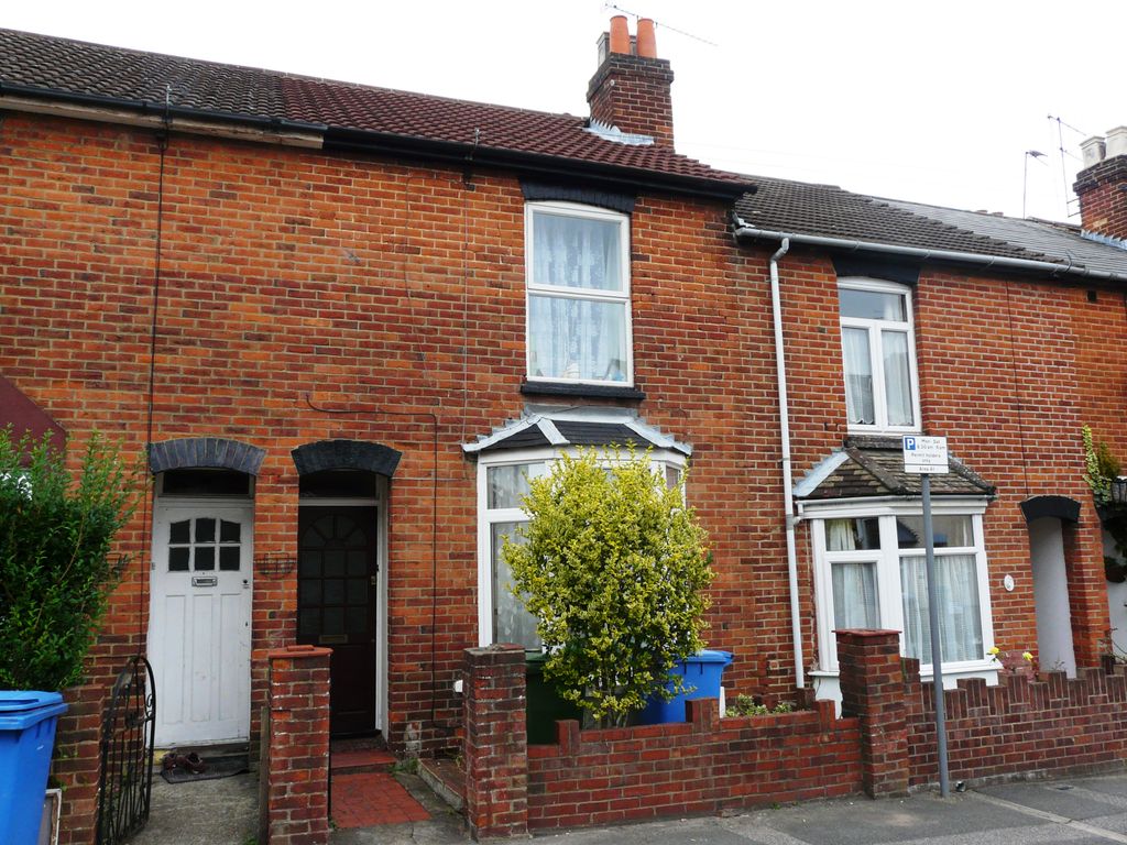 2 bed terraced house to rent in Elms Road, Aldershot GU11, £1,500 pcm Zoopla