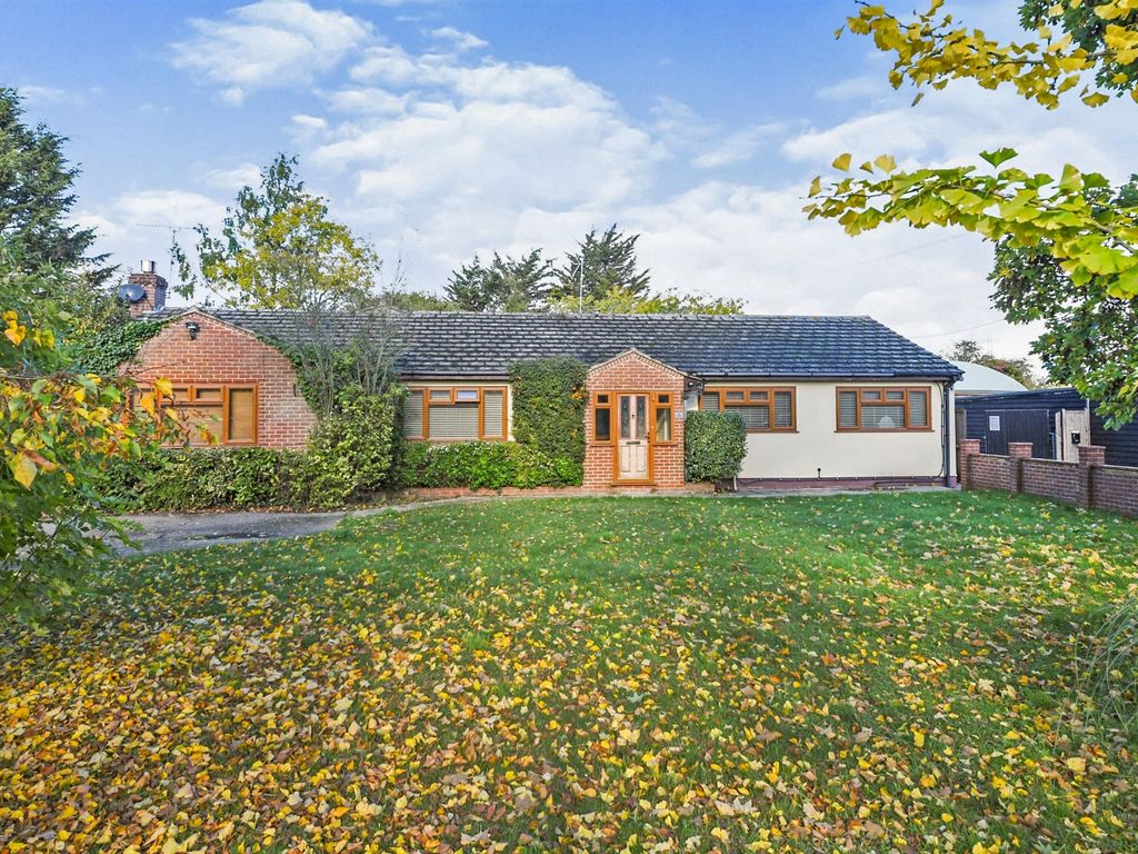 4 bed detached bungalow for sale in Wickford Road, South Woodham
