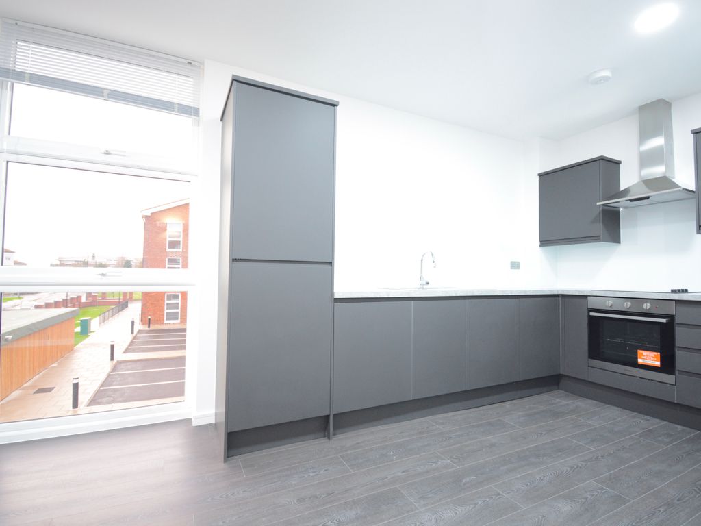 1 bed flat to rent in Elmwood Avenue, Feltham TW13, £1,250 pcm Zoopla