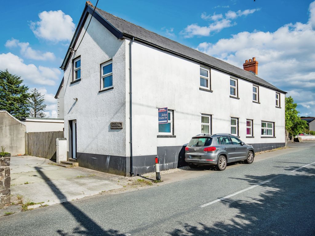 4 bed detached house for sale in Kiln Park Road, Narberth SA67, £