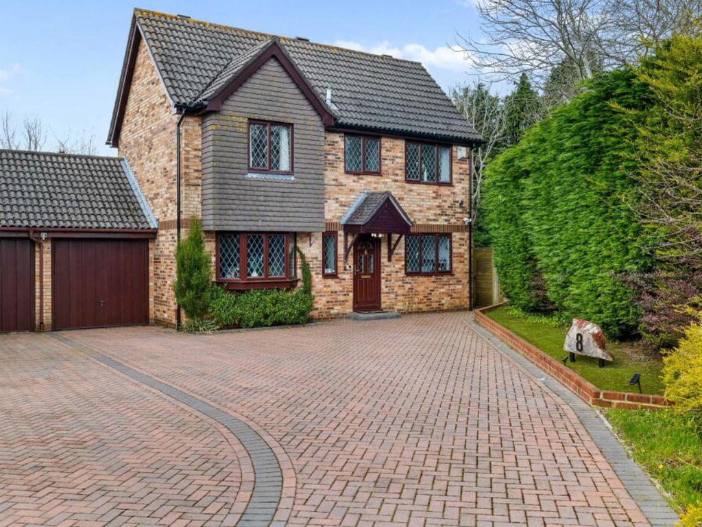 3 bed detached house for sale in Thurnham Way, Tadworth KT20, £775,000