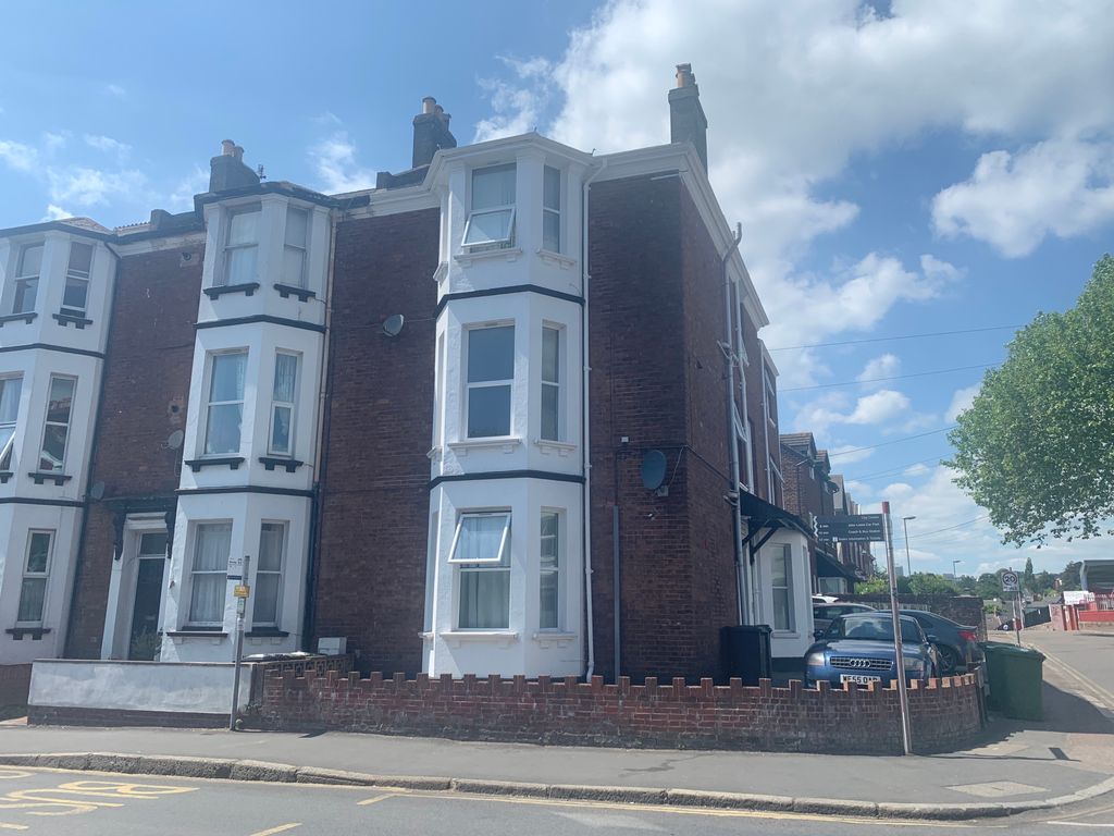 Studio to rent in Old Tiverton Road, Exeter, Devon EX4, £650 pcm Zoopla