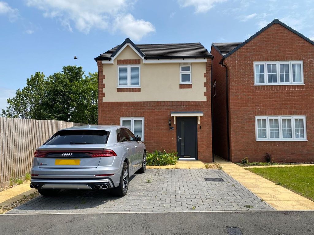 3 bed detached house to rent in John Street North, West Bromwich B71