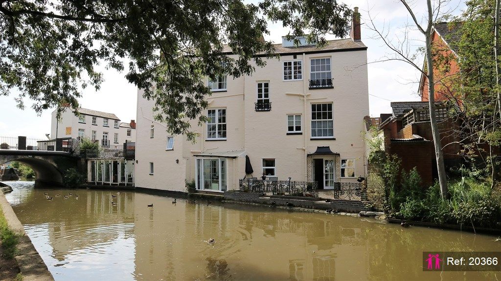 2 bed flat for sale in Ranelagh Terrace, Leamington Spa CV31, £370,000