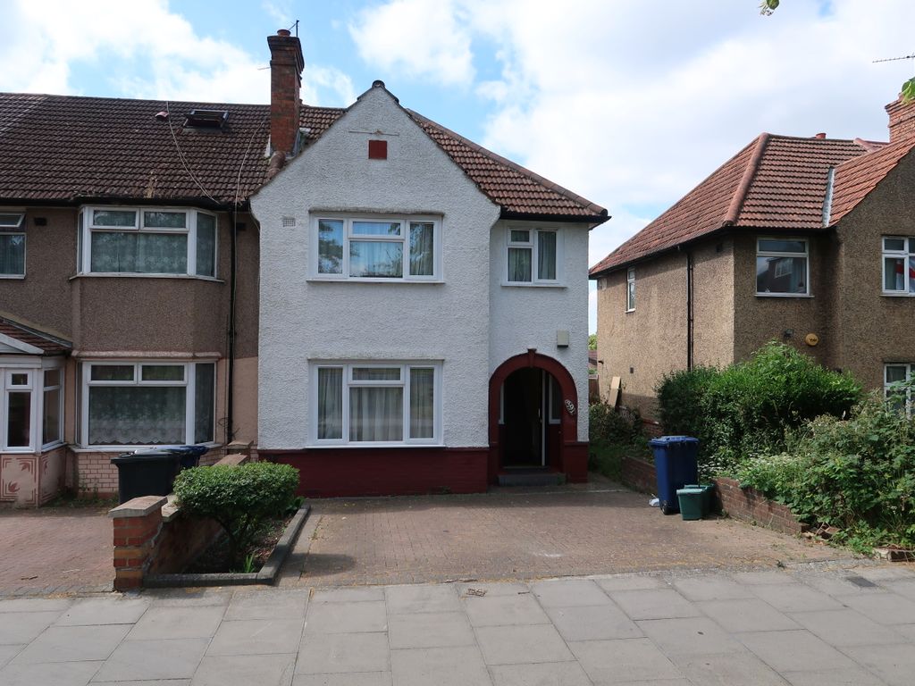 4 bed semidetached house to rent in Whitton Avenue East, Greenford UB6, £2,350 pcm Zoopla