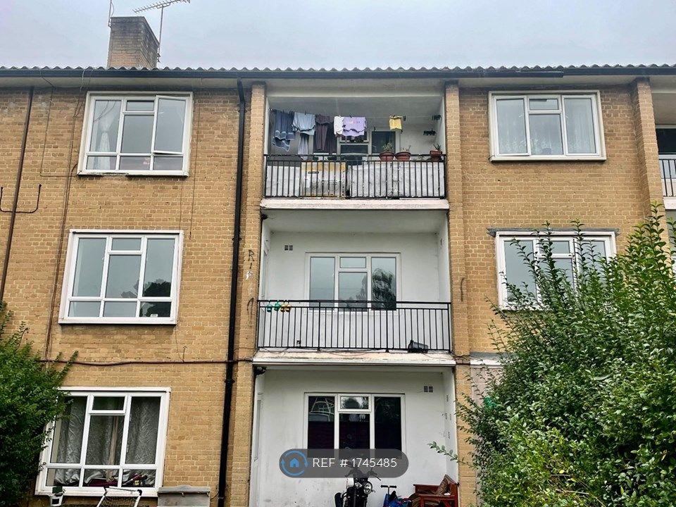 3 bed flat to rent in Sheerwater, Woking GU21, £1,700 pcm Zoopla