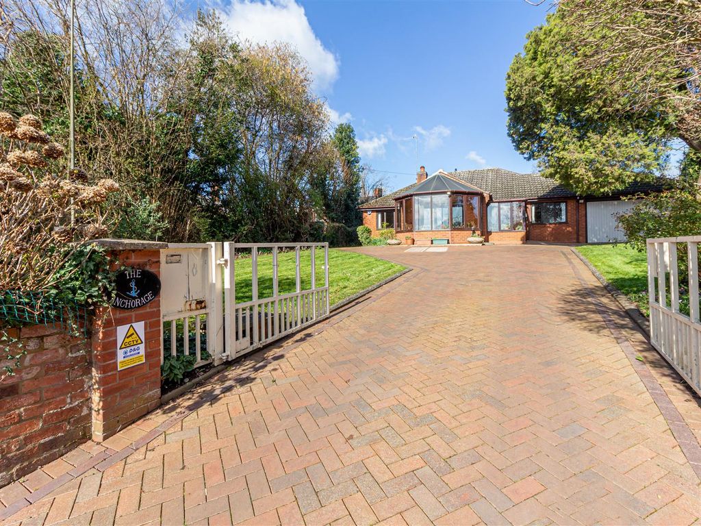 4 bed detached bungalow for sale in Old Road, Worcester WR2 Zoopla