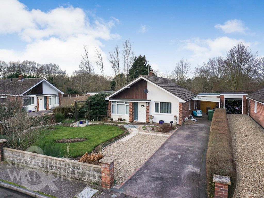 3 bed detached bungalow for sale in Willow Close, Wortwell, Harleston
