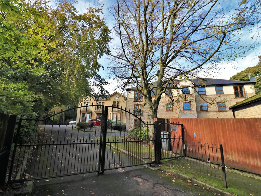 1 bed flat for sale in Peregrine Way, Westwood Park, Bradford BD6, £