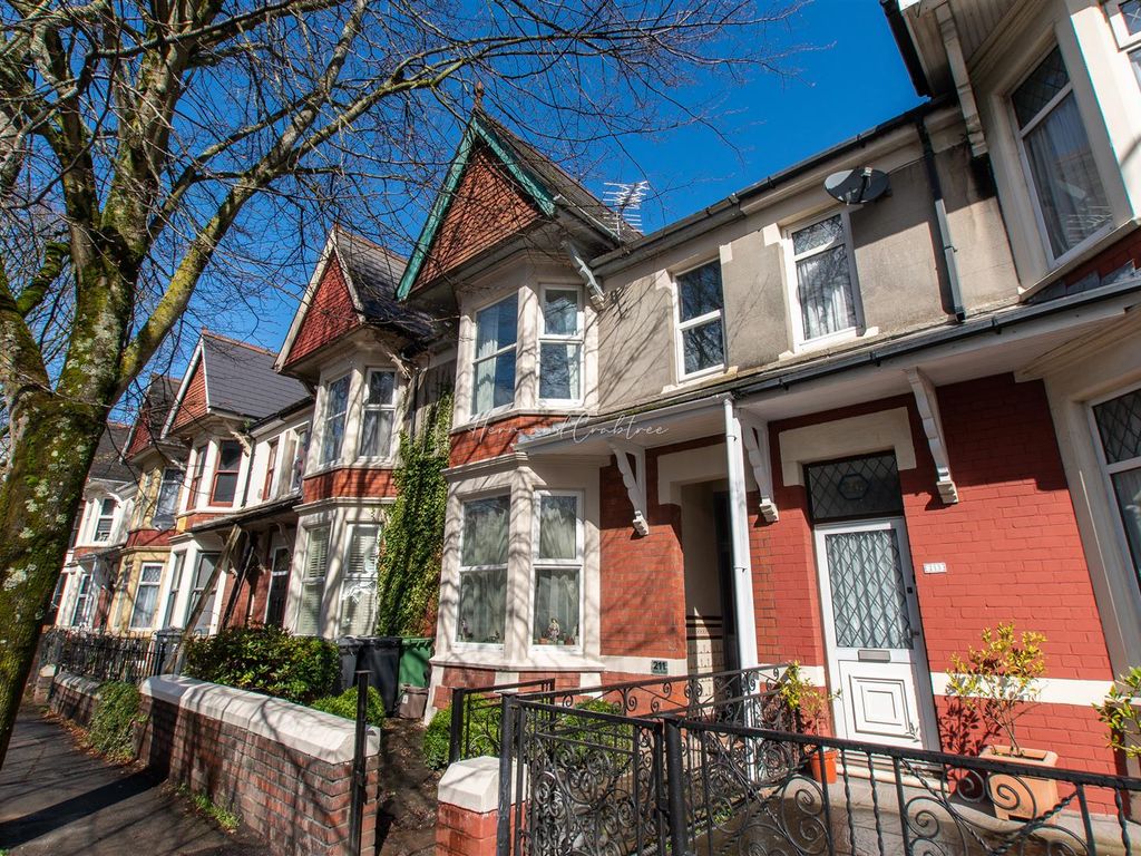 2 bed flat for sale in Albany Road, Roath, Cardiff CF24, £200,000 Zoopla