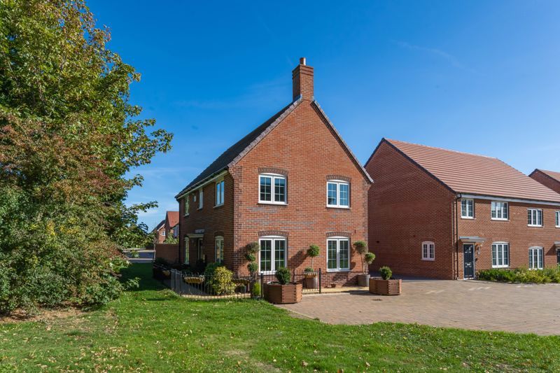4 bed detached house for sale in Diamond Drive, Didcot OX11 Zoopla