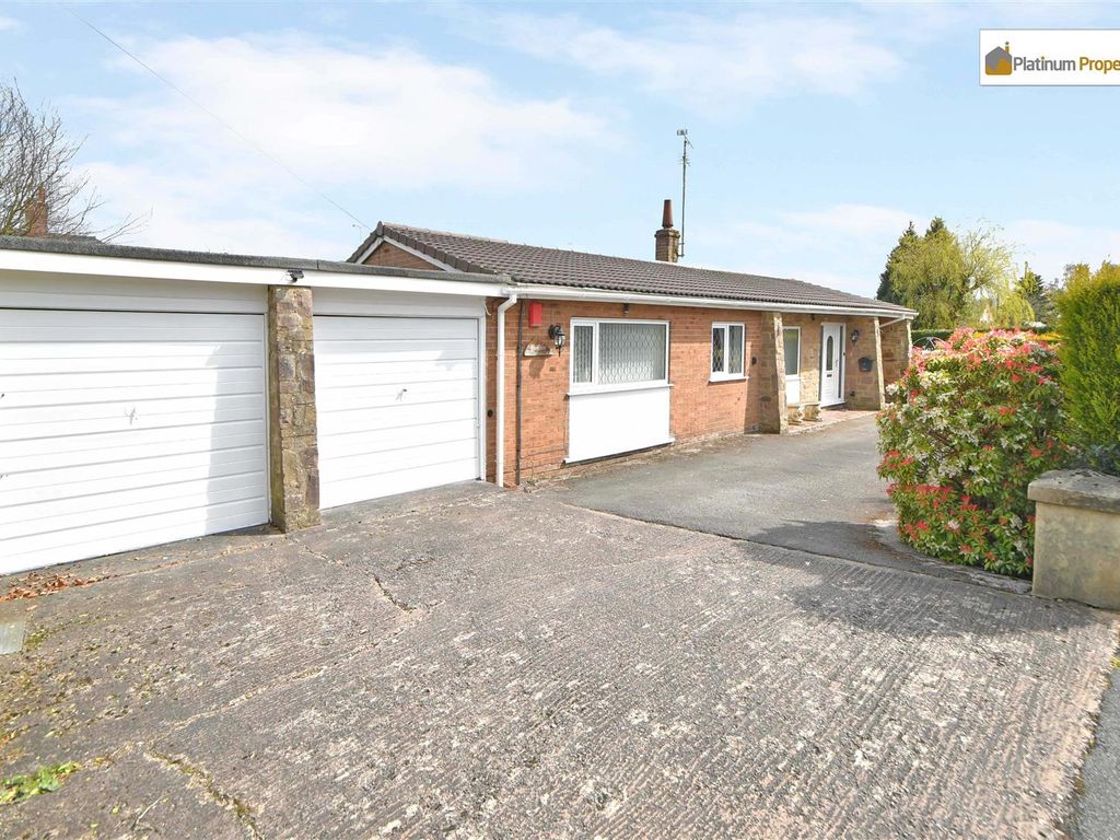 3 bed detached bungalow for sale in Heathfield Grove, Meir Heath ST3, £