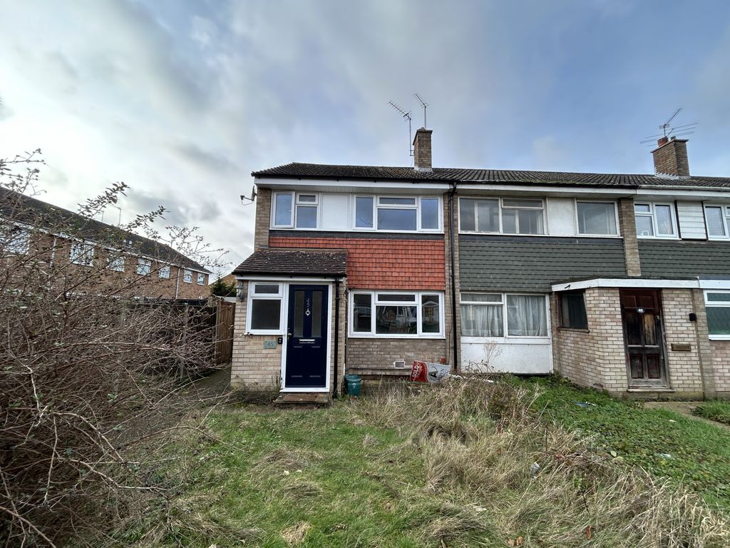 3 bed property for sale in 45 West Close, Ashford, Surrey TW15, £