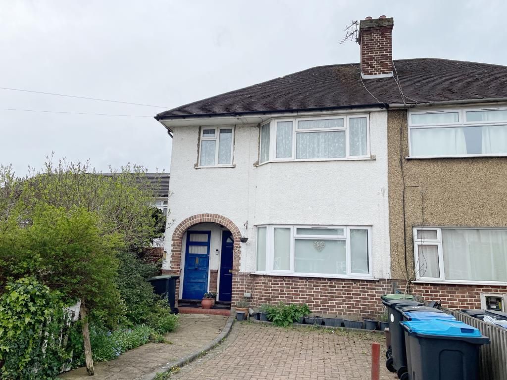 2 bed flat for sale in 61 Russell Road, Enfield, Middlesex EN1, £75,000
