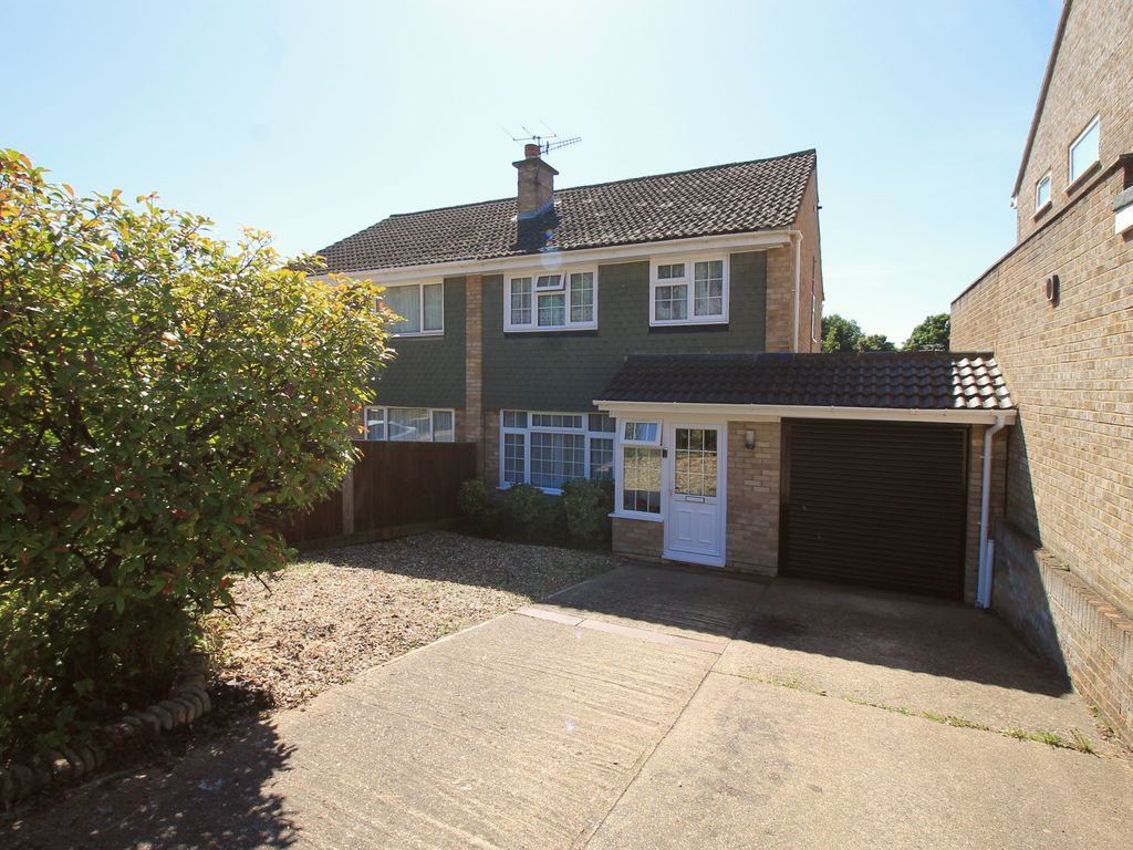 3 bed semidetached house for sale in Robinson Road, High HP13