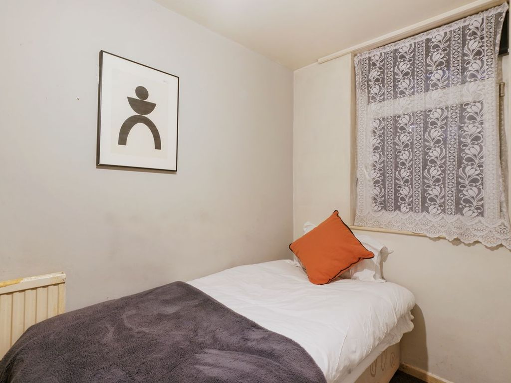 Room to rent in Chippenham Road, London W9, £1,200 pcm Zoopla