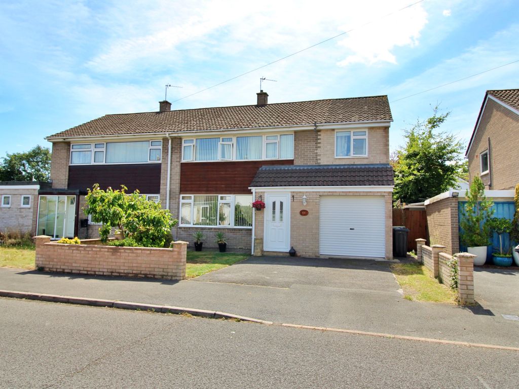 4 bed semidetached house for sale in Longford Road, Melksham