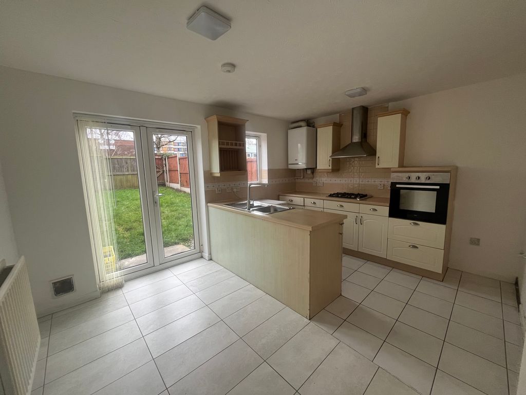 4 bed property to rent in Long Nuke Road, Northfield, Birmingham B31, £