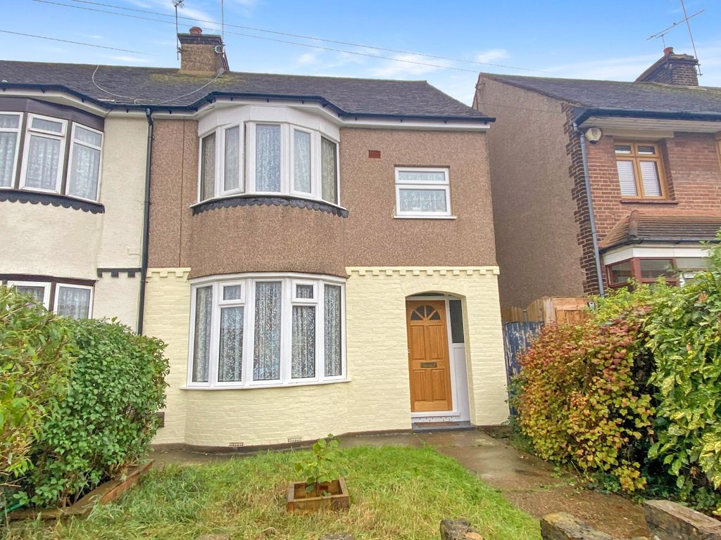 3 bed semidetached house to rent in Milroy Avenue, Gravesend DA11, £