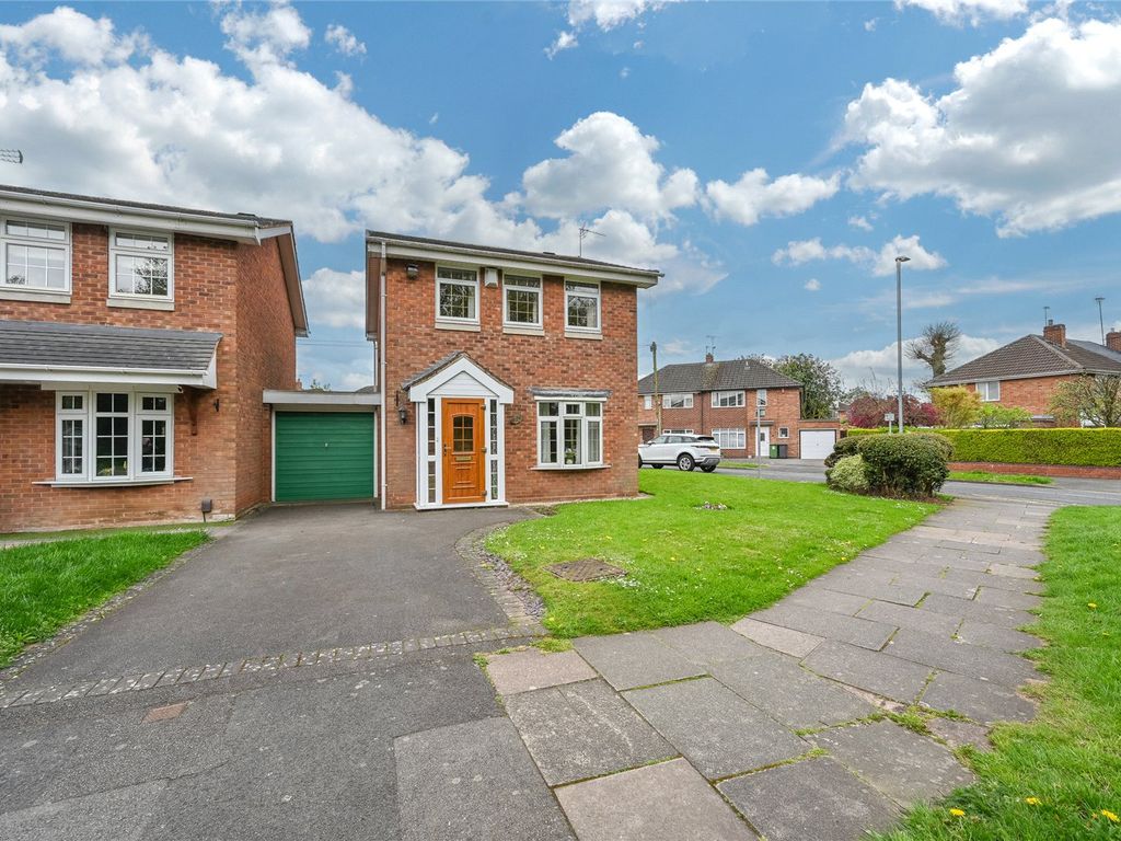 3 bed detached house for sale in Greenfield Lane, Fordhouses, Wolverhampton, West Midlands WV10