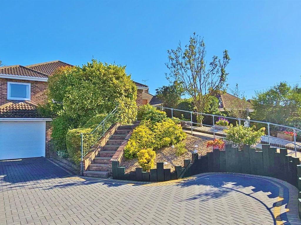 3 bed detached bungalow for sale in Walton Road, Walton On The Naze CO14 Zoopla