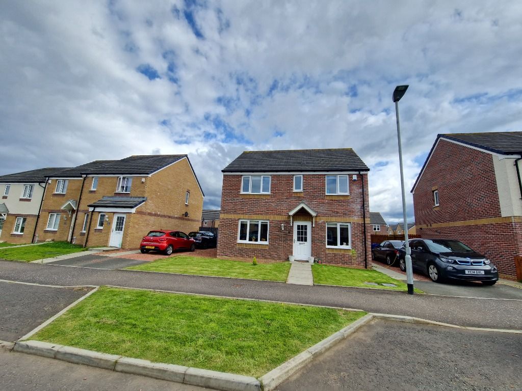 4 bed detached house to rent in Bond Court, Pollokshaws, Glasgow G43, £