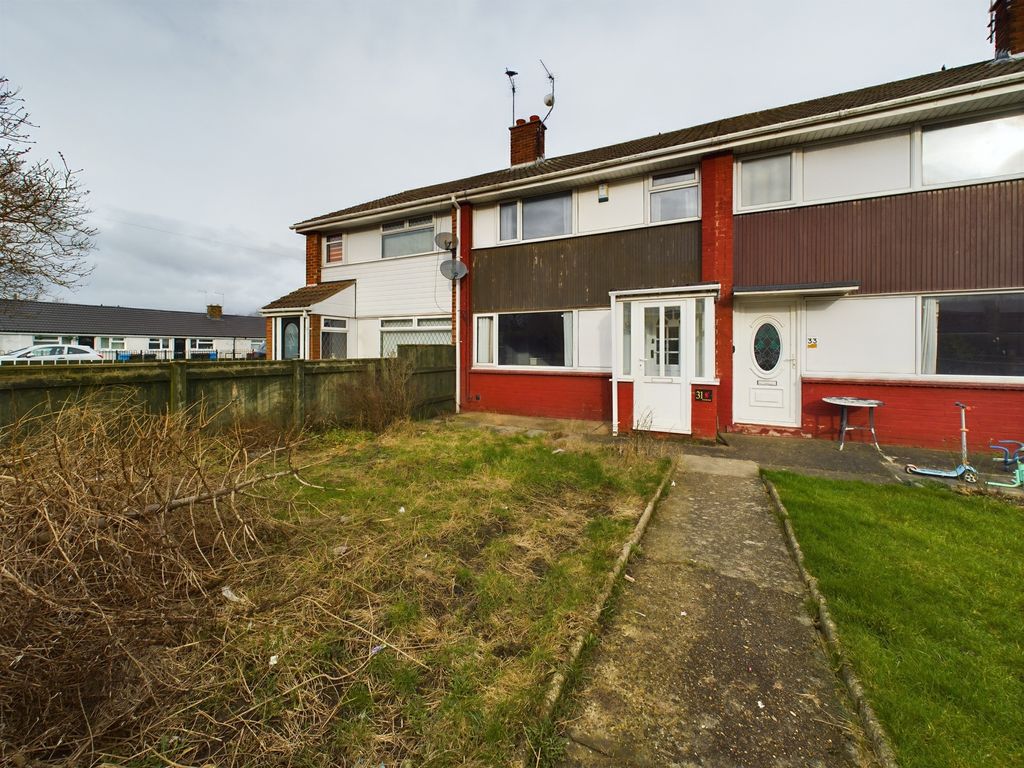 3 bed terraced house for sale in Garrick Close, Hull HU8, £100,000 Zoopla