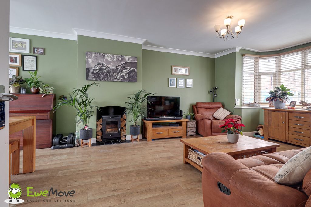 3 bed semidetached house for sale in Northview Road, Luton LU2 Zoopla