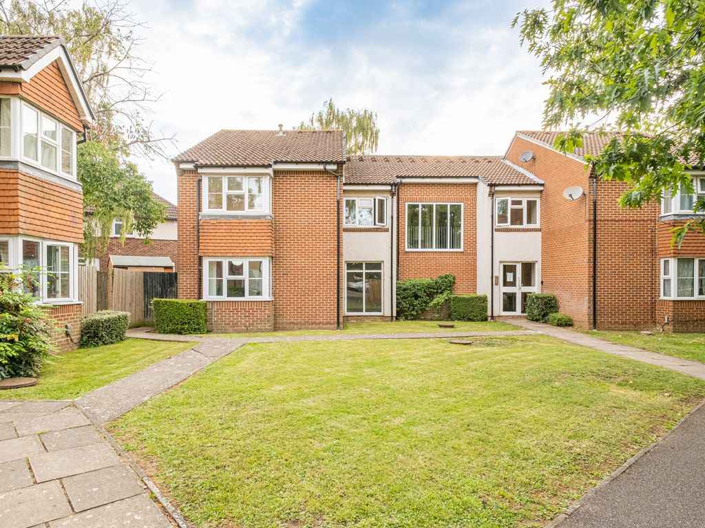 Studio for sale in Heatherwood Drive, Hayes UB4, £160,000 Zoopla