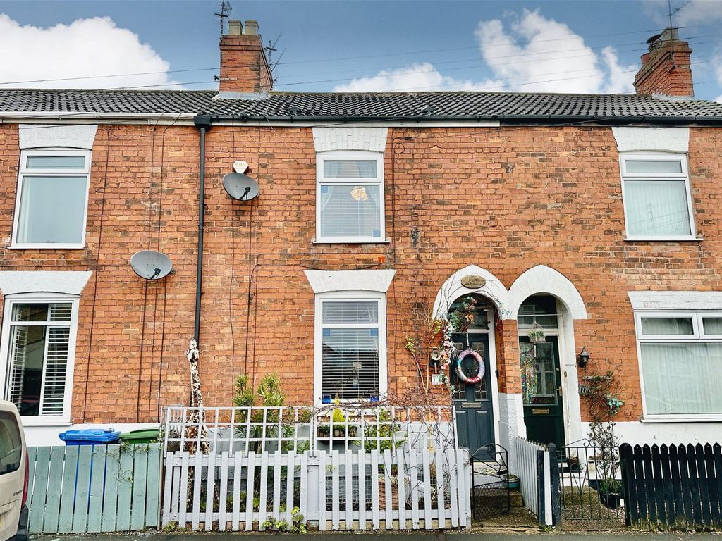 2 bed terraced house for sale in Northfield Avenue, Hessle HU13, £