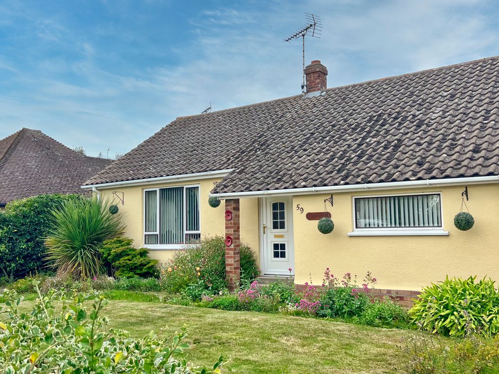3 bed detached bungalow for sale in Colneis Road, Felixstowe IP11, £