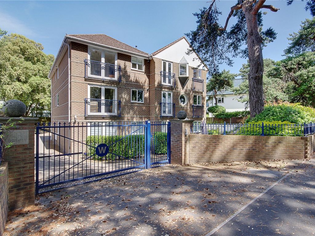 2 bed flat for sale in Panorama Road, Sandbanks, Poole, Dorset BH13
